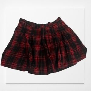Red plaid pleated skirt